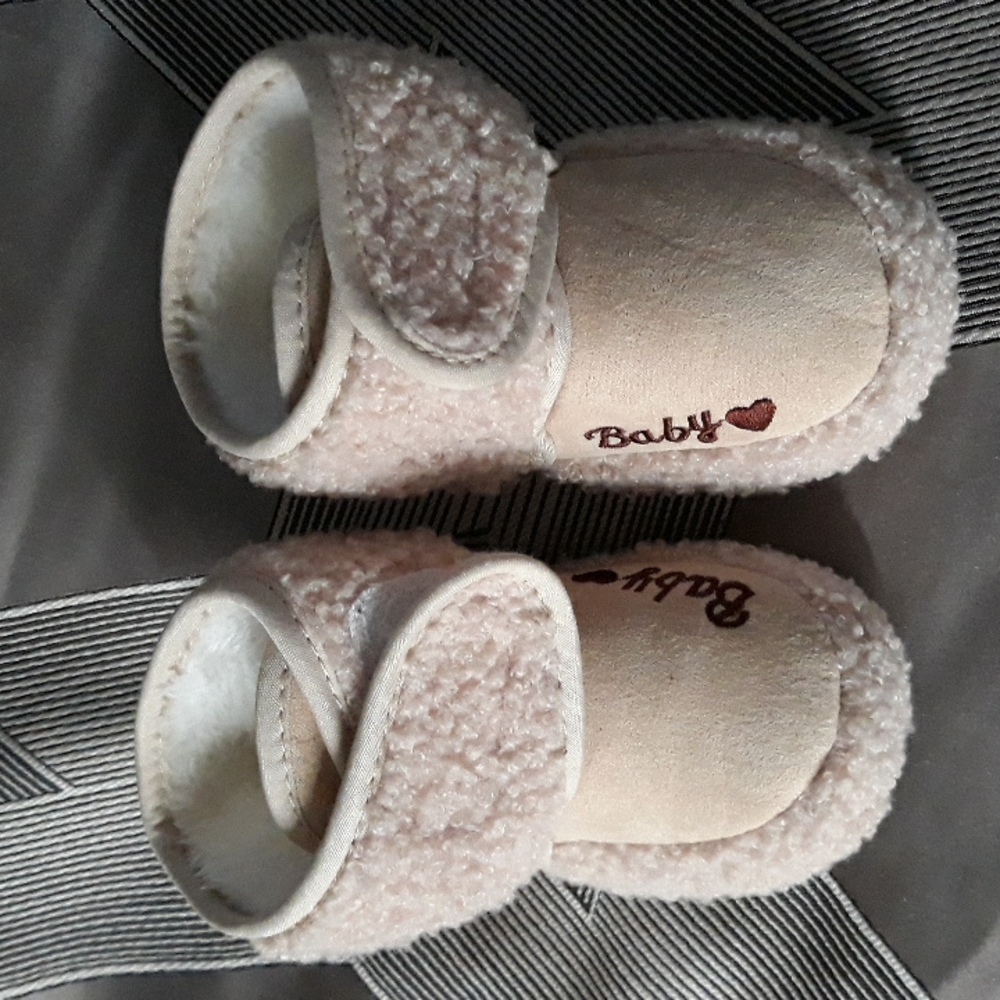 2/$10🌼 Baby booties